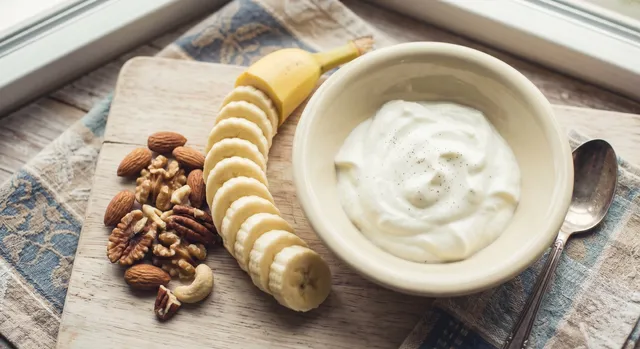 Banana slices with plain yogurt and nuts as a balanced snack